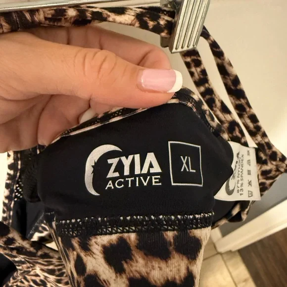 ZYIA Leopard Print Sports Bra - Picture 4 of 4